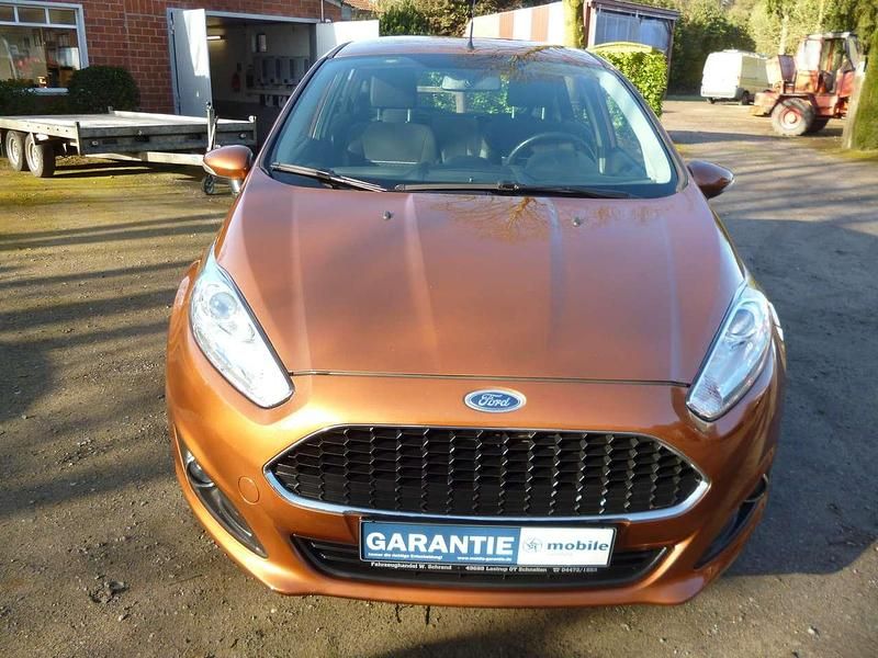 Gebraucht Ford Fiesta Celebration 80 PS (58 kW) 2017 Torinobraun metallic Kleinwagen