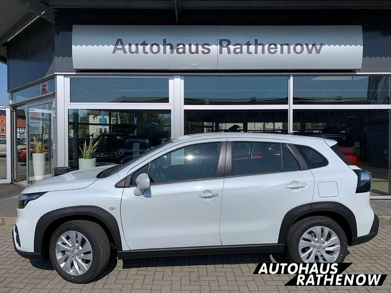 Cool white pearl metallic Neu 2025 Suzuki SX4 S-Cross SUV | 23.000 € (Superpreis) - Bild 1/4