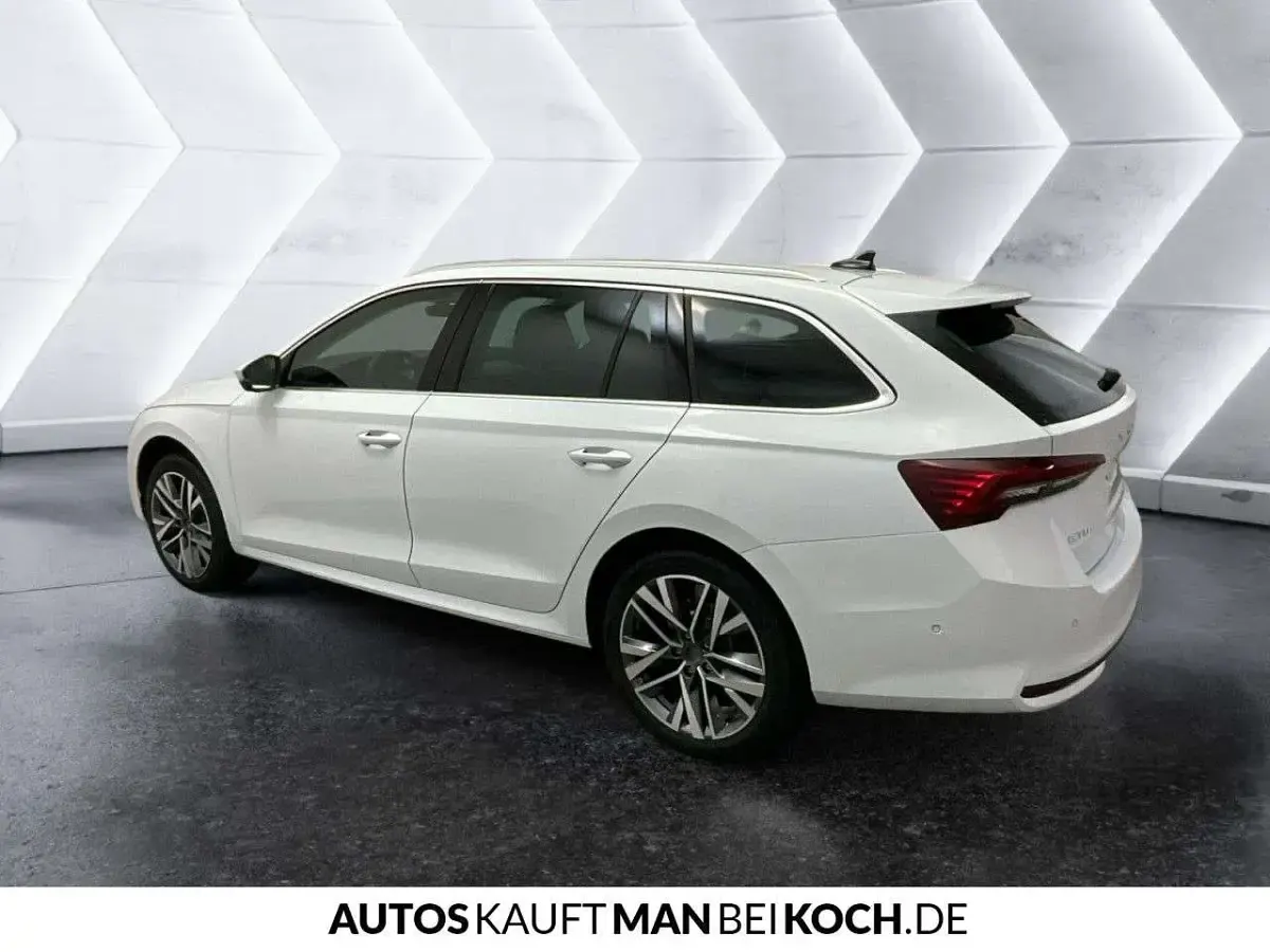 Neu Skoda Octavia Lounge 150 PS (110 kW) 2025 Weiß Kombi