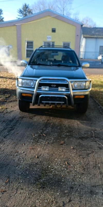 Grün Gebraucht 1999 Nissan Pathfinder SUV | 6.500 € - Bild 1/4