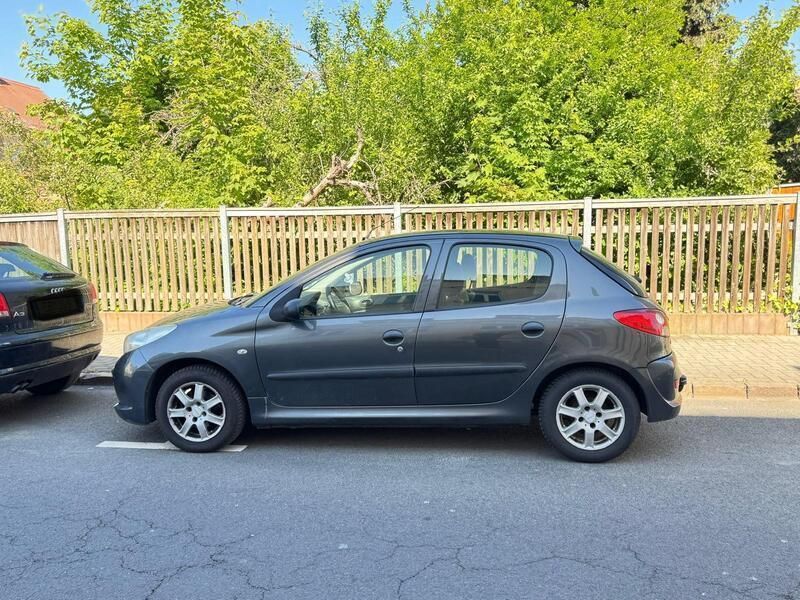 Grau Gebraucht 2012 Peugeot 206+ Kleinwagen | 1.500 € - Bild 1/4