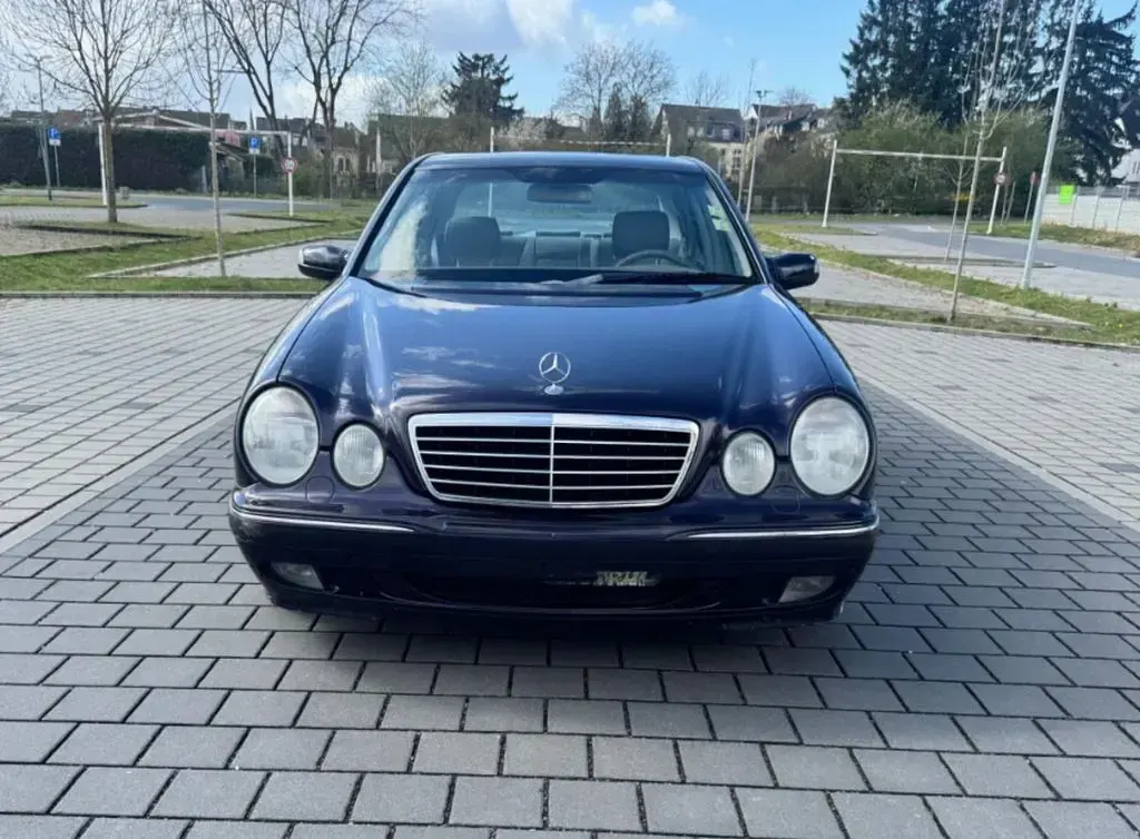 Gebraucht Mercedes E320 Avantgarde 197 PS (144 kW) 2000 Violett Limousine