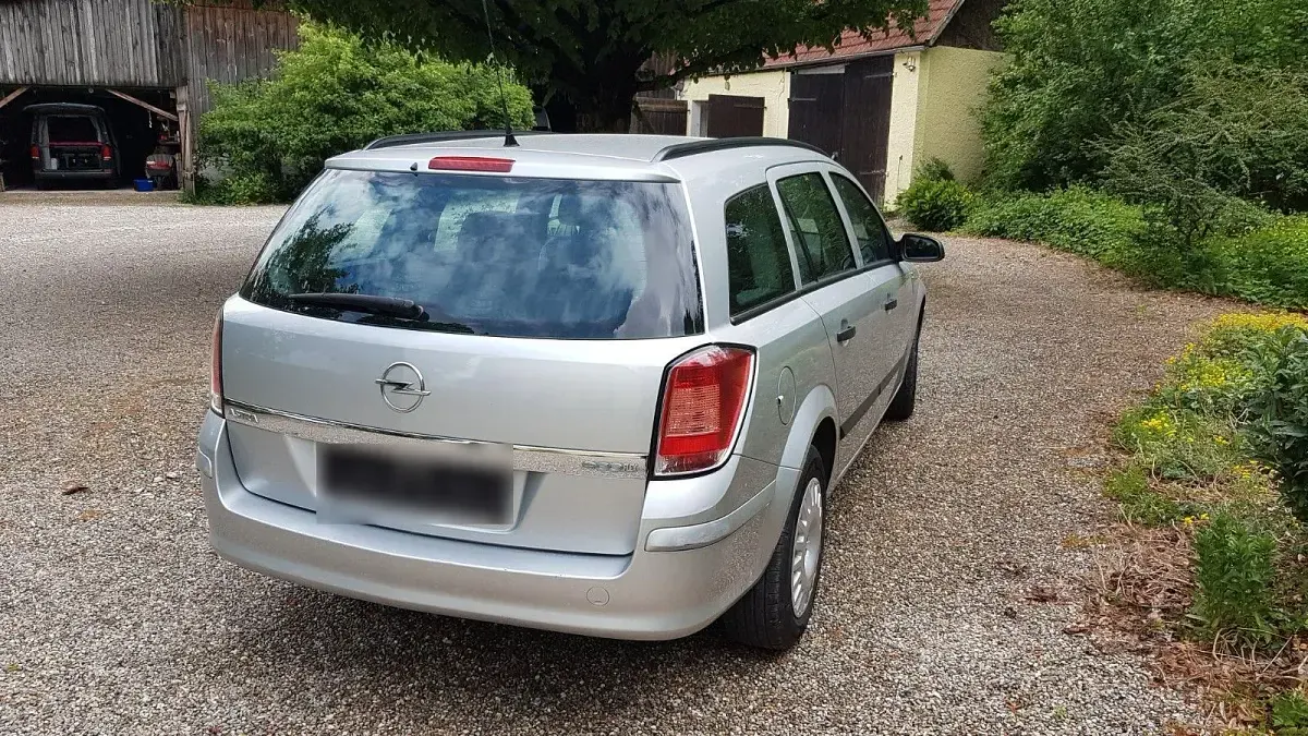 Gebraucht Opel Astra Selection 90 PS (66 kW) 2009 Silber Kombi