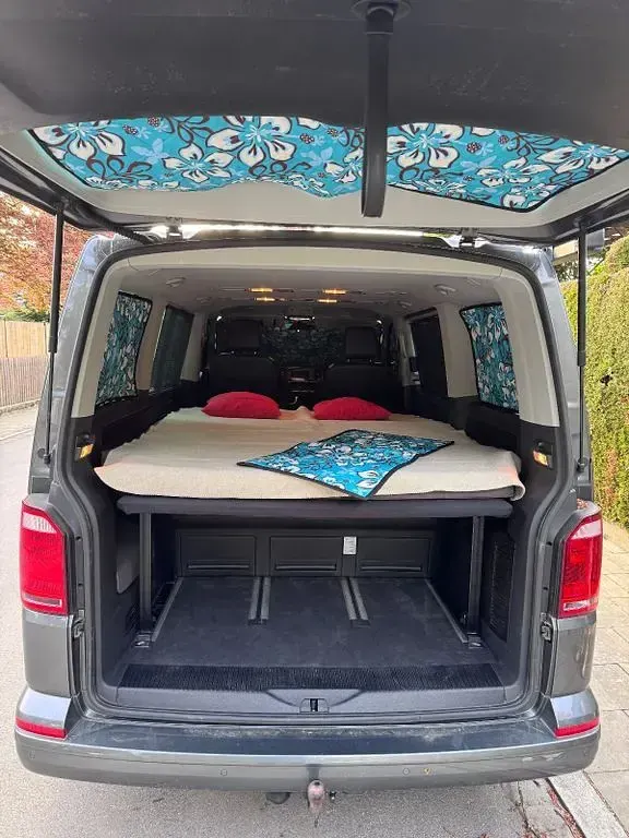 Gebraucht VW Multivan 150 PS (110 kW) 2019 Grau Van / Kleinbus