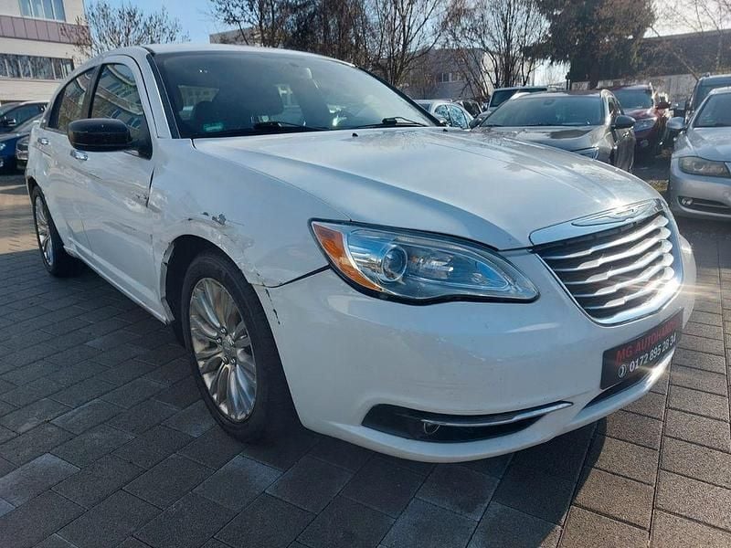 Weiß Gebraucht 2013 Chrysler 200 Limousine | 2.500 € - Bild 1/4