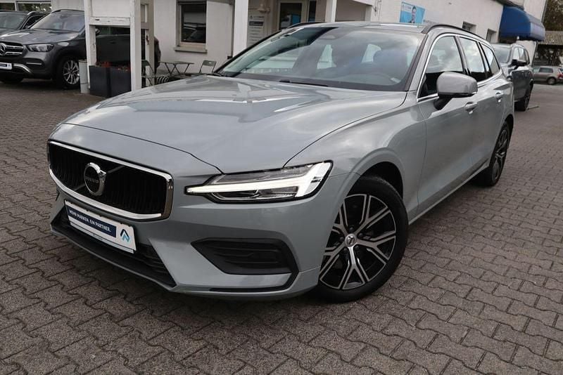 Vapour grey Gebraucht 2023 Volvo V60 Core Kombi | 26.920 € (Superpreis) - Bild 1/2