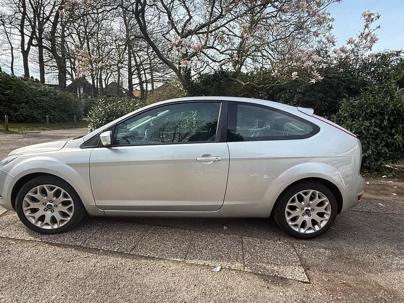 Second-hand Ford Focus 101 CP (74 kW) 2009 Argintiu Berlinǎ