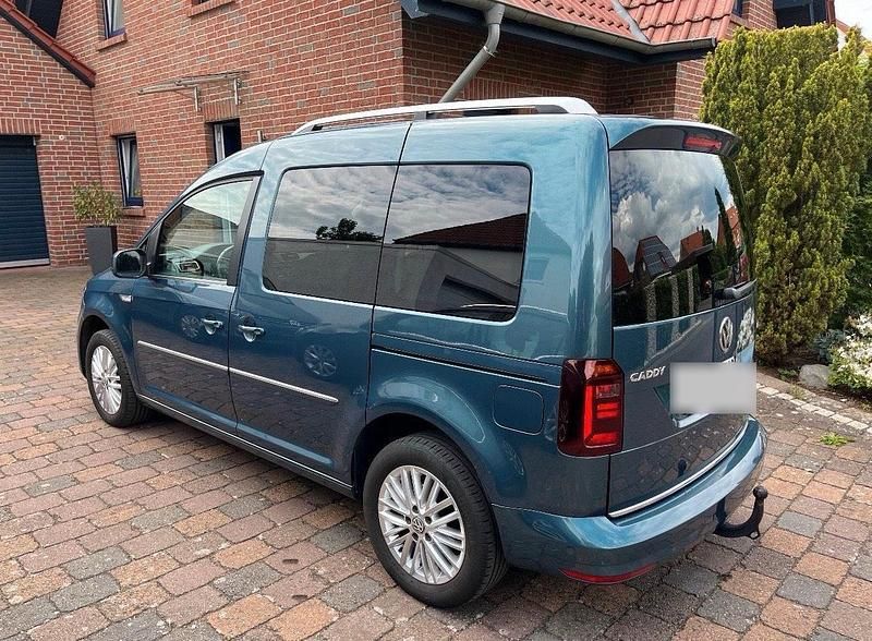 Second-hand VW Caddy 150 CP (110 kW) 2017 Verde Monovolum