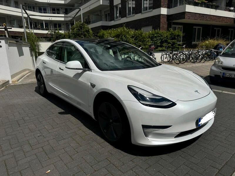 Weiß Gebraucht 2020 Tesla Model 3 Long Range Limousine | 20.900 € (Etwas zu teuer) - Bild 1/4