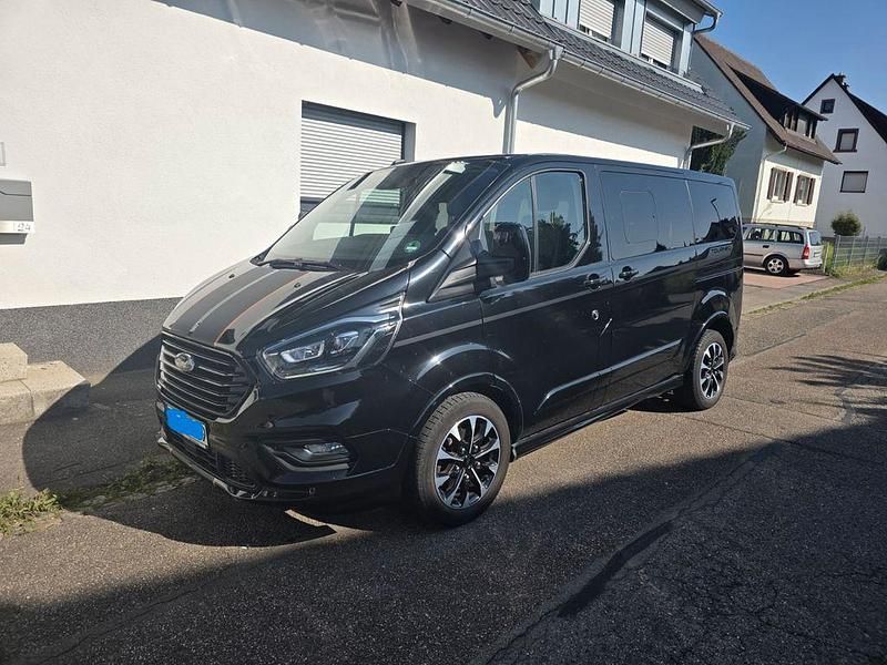 Schwarz Gebraucht 2019 Ford Tourneo Custom Sport Van / Kleinbus | 38.300 € (Teuer) - Bild 1/4