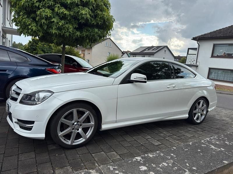 Weiß Gebraucht 2013 Mercedes C180 AMG Coupé | 11.000 € (Guter Preis) - Bild 1/4
