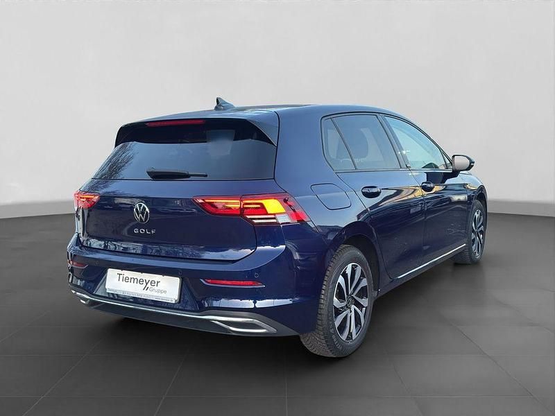 Gebraucht VW Golf VIII Active 150 PS (110 kW) 2022 Atlantic blue metallic Limousine