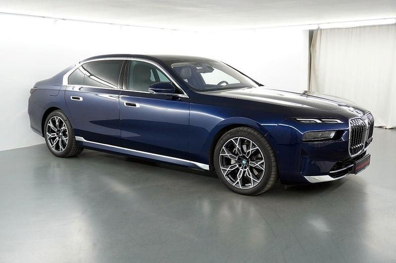 Gebraucht BMW 740 286 PS (210 kW) 2023 Blau Limousine