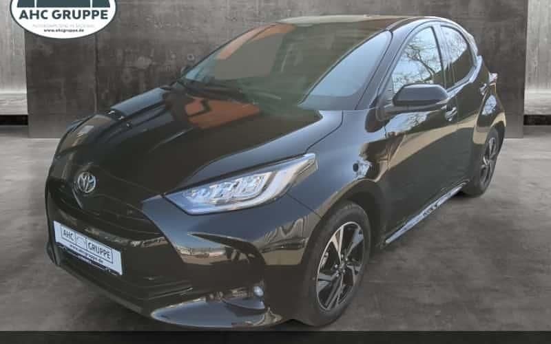 Schwarz Gebraucht 2025 Toyota Yaris Hybrid Limousine | 25.990 € (Fairer Preis) - Bild 1/4