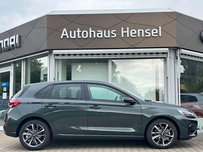 Gebraucht Hyundai i30 Advantage 101 PS (74 kW) 2025 Cypress green Limousine