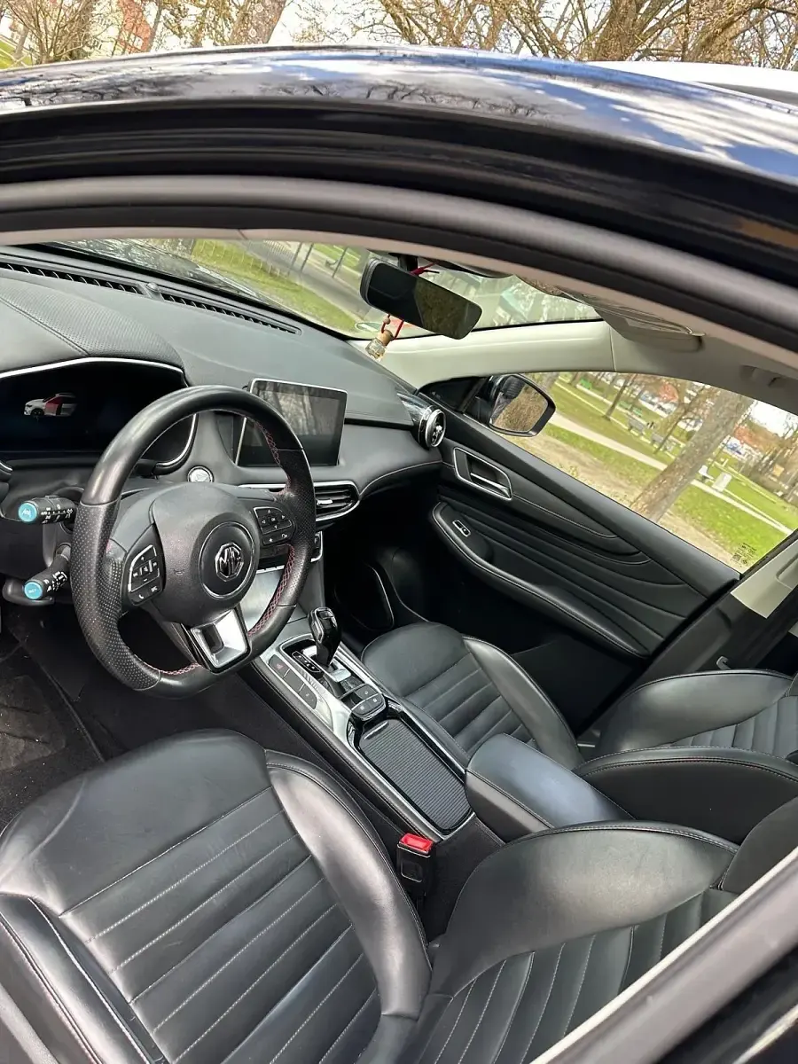 Second-hand MG EHS 258 CP (189 kW) 2022 Negru SUV