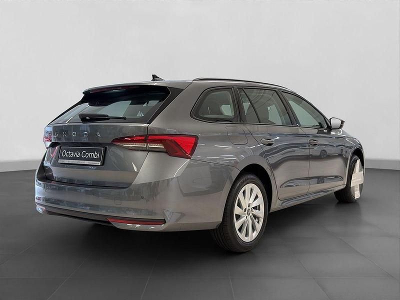 Neu Skoda Octavia Selection 150 PS (110 kW) 2026 Grau Kombi