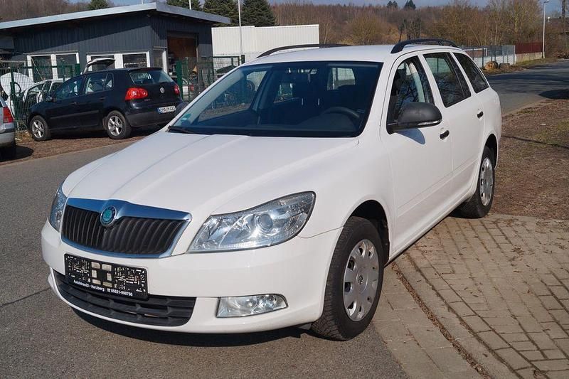 Gebraucht Skoda Octavia 105 PS (77 kW) 2011 Weiß Kombi