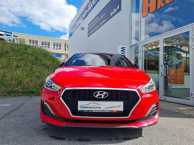 Gebraucht Hyundai i30 Trend 140 PS (102 kW) 2018 Rot Kombi