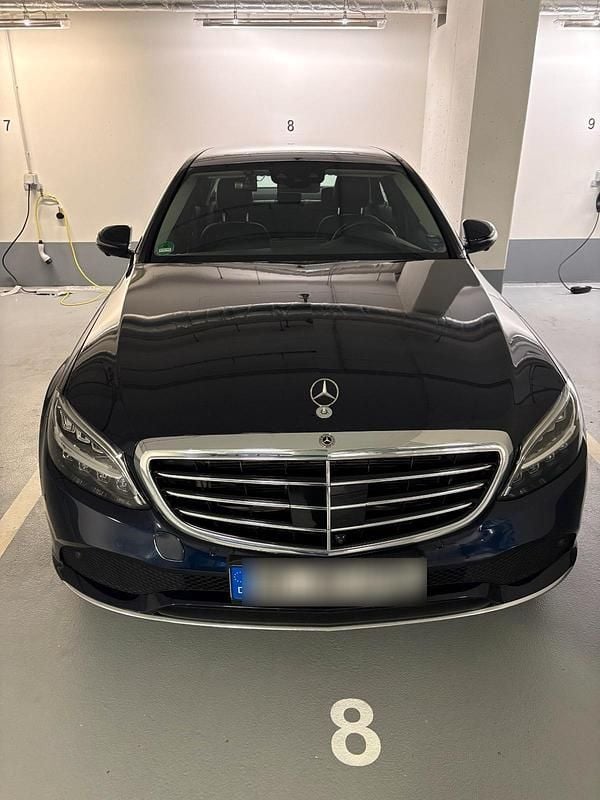 Blau Gebraucht 2021 Mercedes C300e Limousine | 27.250 € (Superpreis) - Bild 1/4