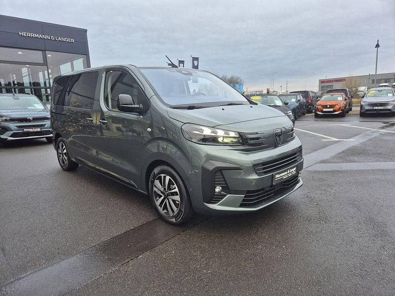 Neu Peugeot Traveller Active 181 PS (133 kW) 2025 Grün Van / Kleinbus