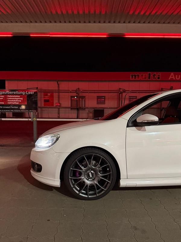 Weiß Gebraucht 2011 VW Golf VI Sport Kleinwagen | 7.650 € (Teuer) - Bild 1/4