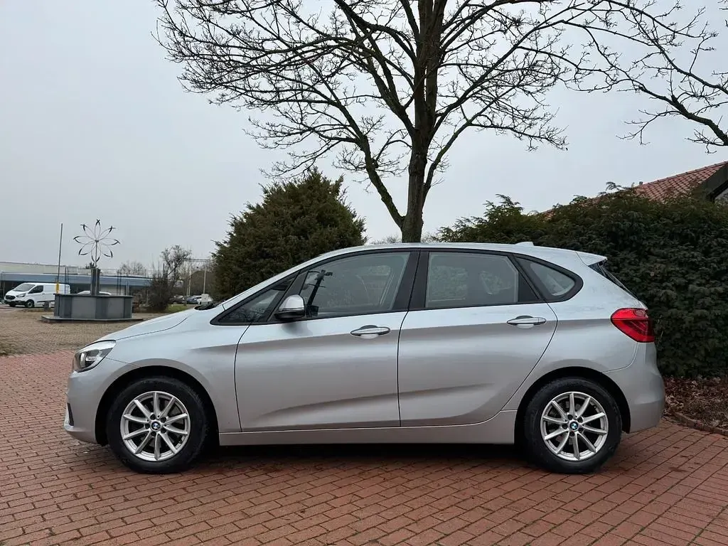 Gebraucht BMW 218 Active Tourer Basis 136 PS (100 kW) 2014 Silber Van / Kleinbus