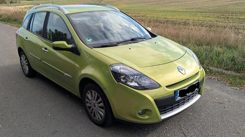 Grün Gebraucht 2009 Renault Clio II Dynamique Limousine | 2.800 € (Guter Preis) - Bild 1/4