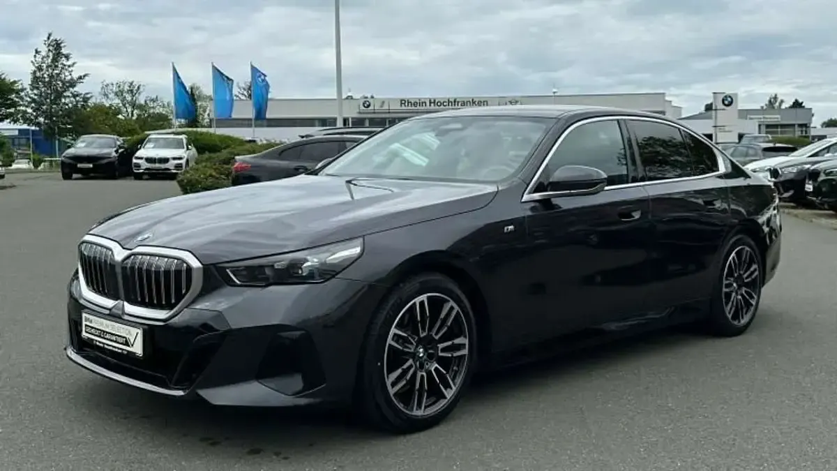 Gebraucht BMW 520 M Sport 197 PS (144 kW) 2024 Grau Limousine