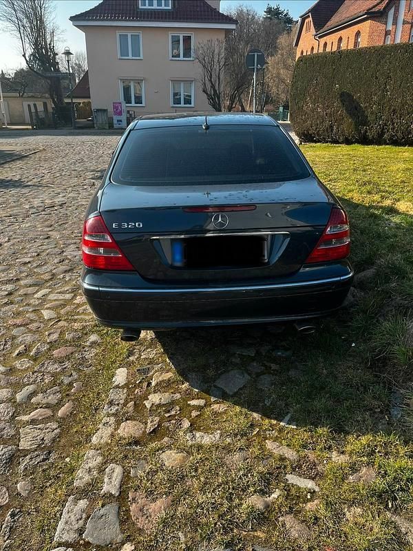 Gebraucht Mercedes E320 Avantgarde 224 PS (164 kW) 2003 Blau Limousine