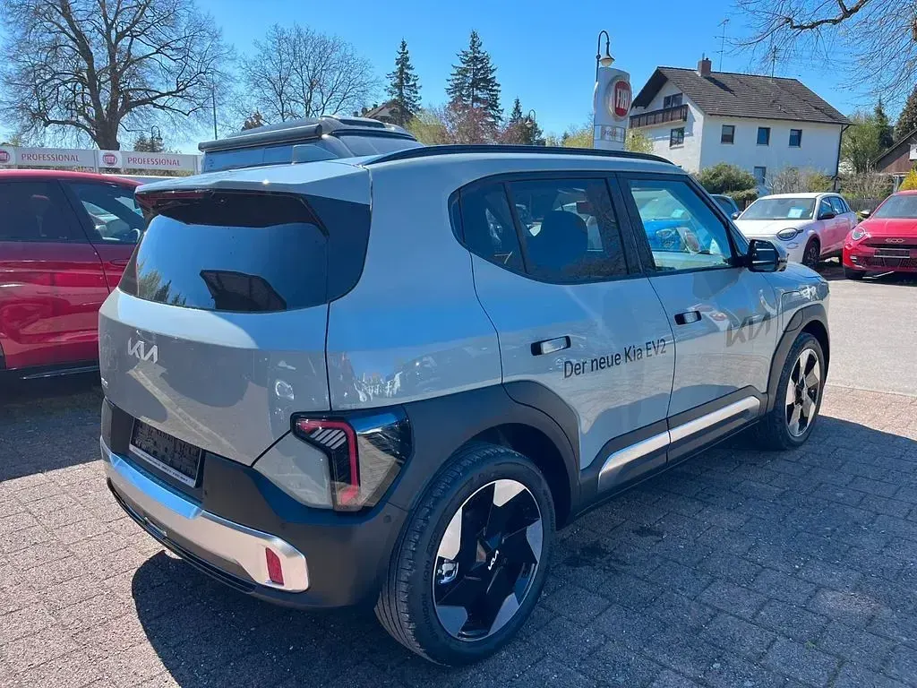 Begagnad Kia EV2 Earth 108 kW (147 HK) 2026 Grå SUV