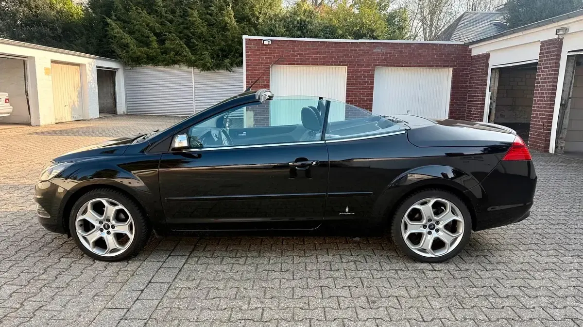 Używany Ford Focus Titanium 145 KM (106 kW) 2008 Czarny Kabriolet