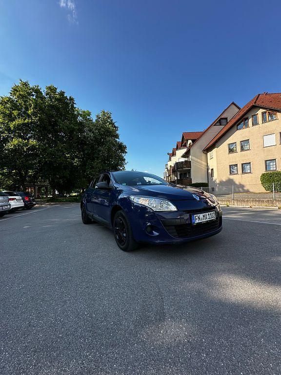 Blau Gebraucht 2011 Renault Mégane III Authentique Limousine | 3.490 € (Guter Preis) - Bild 1/4