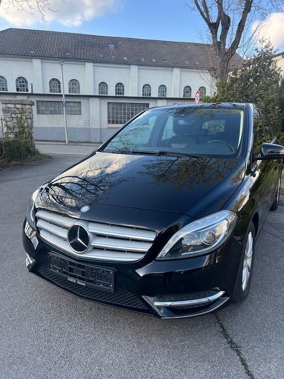 Gebraucht Mercedes B180 109 PS (80 kW) 2012 Schwarz Van / Kleinbus