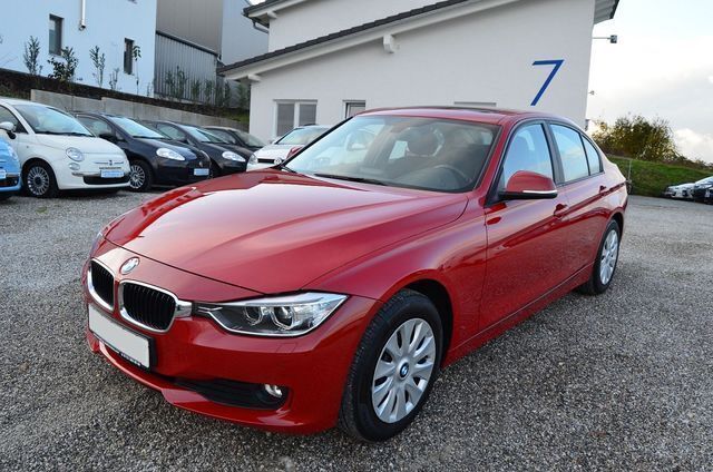 Gebraucht BMW 318 143 PS (105 kW) 2014 Rot metallic Limousine