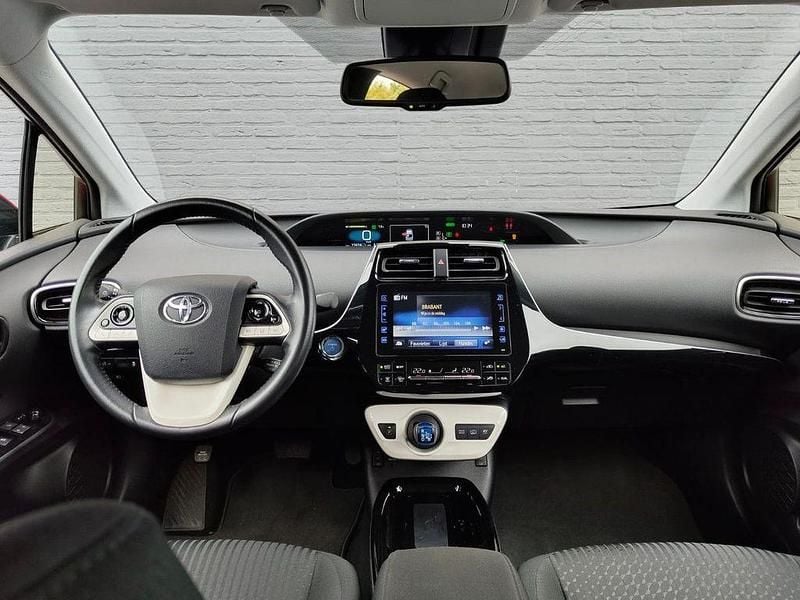 Gebraucht Toyota Prius 122 PS (89 kW) 2018 Rot Limousine