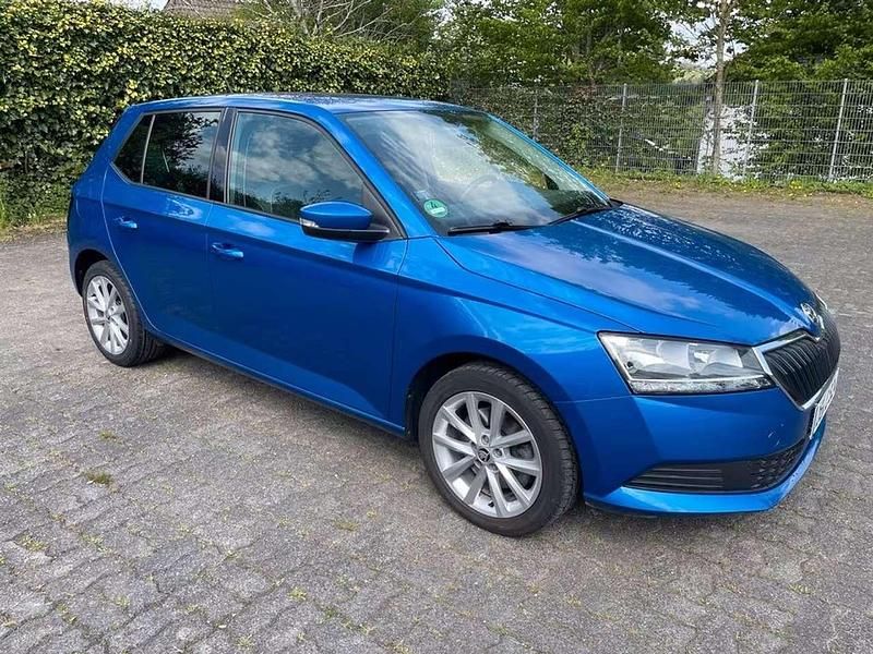 Blau Gebraucht 2021 Skoda Fabia Ambition Limousine | 13.400 € (Superpreis) - Bild 1/4