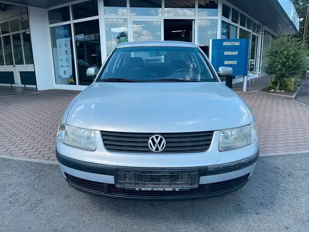 Gebraucht VW Passat 101 PS (74 kW) 1997 Grau Limousine