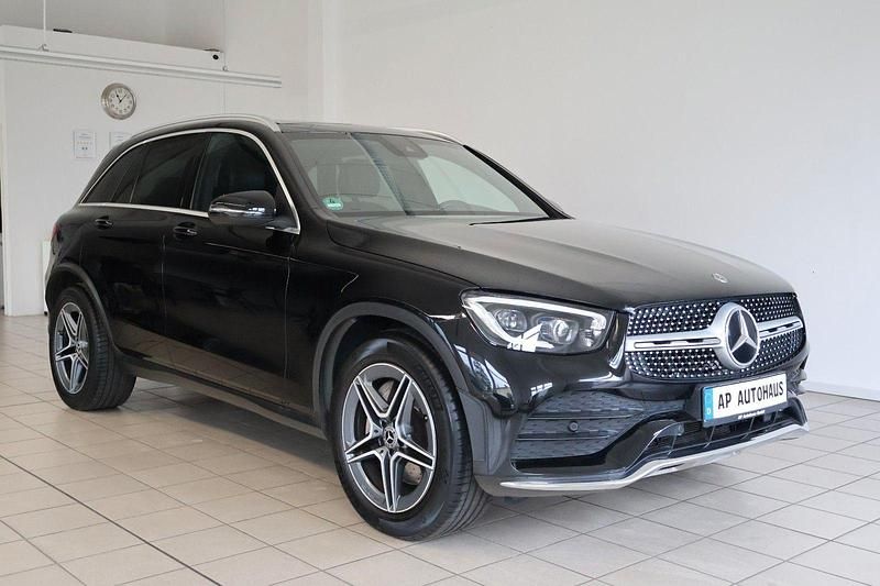 Obsidianschwarz Gebraucht 2019 Mercedes GLC300 AMG line SUV | 30.990 € (Fairer Preis) - Bild 1/3