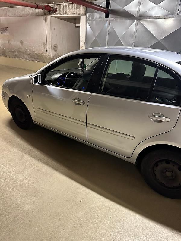 Gebraucht VW Polo 75 PS (55 kW) 2004 Grau Limousine