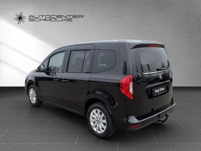 Gebraucht Mercedes T180 Progressive 131 PS (96 kW) 2025 Loparitschwarz Van / Kleinbus