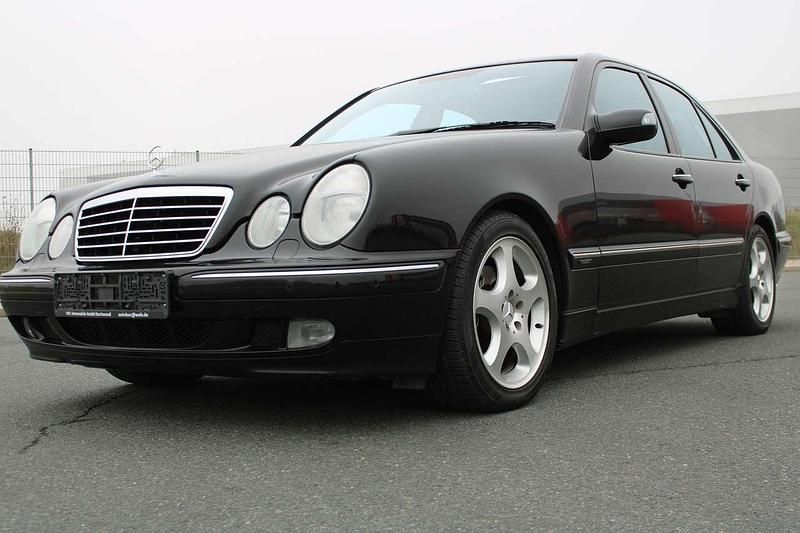 Gebraucht Mercedes E320 Avantgarde 224 PS (164 kW) 2001 Schwarz Limousine