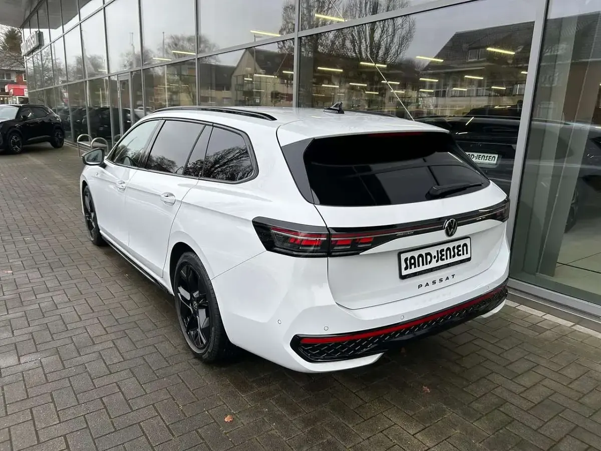 Gebraucht VW Passat R-line 193 PS (141 kW) 2025 Pure white Kombi