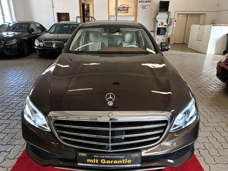 Gebraucht Mercedes E220 194 PS (142 kW) 2016 Braun Limousine