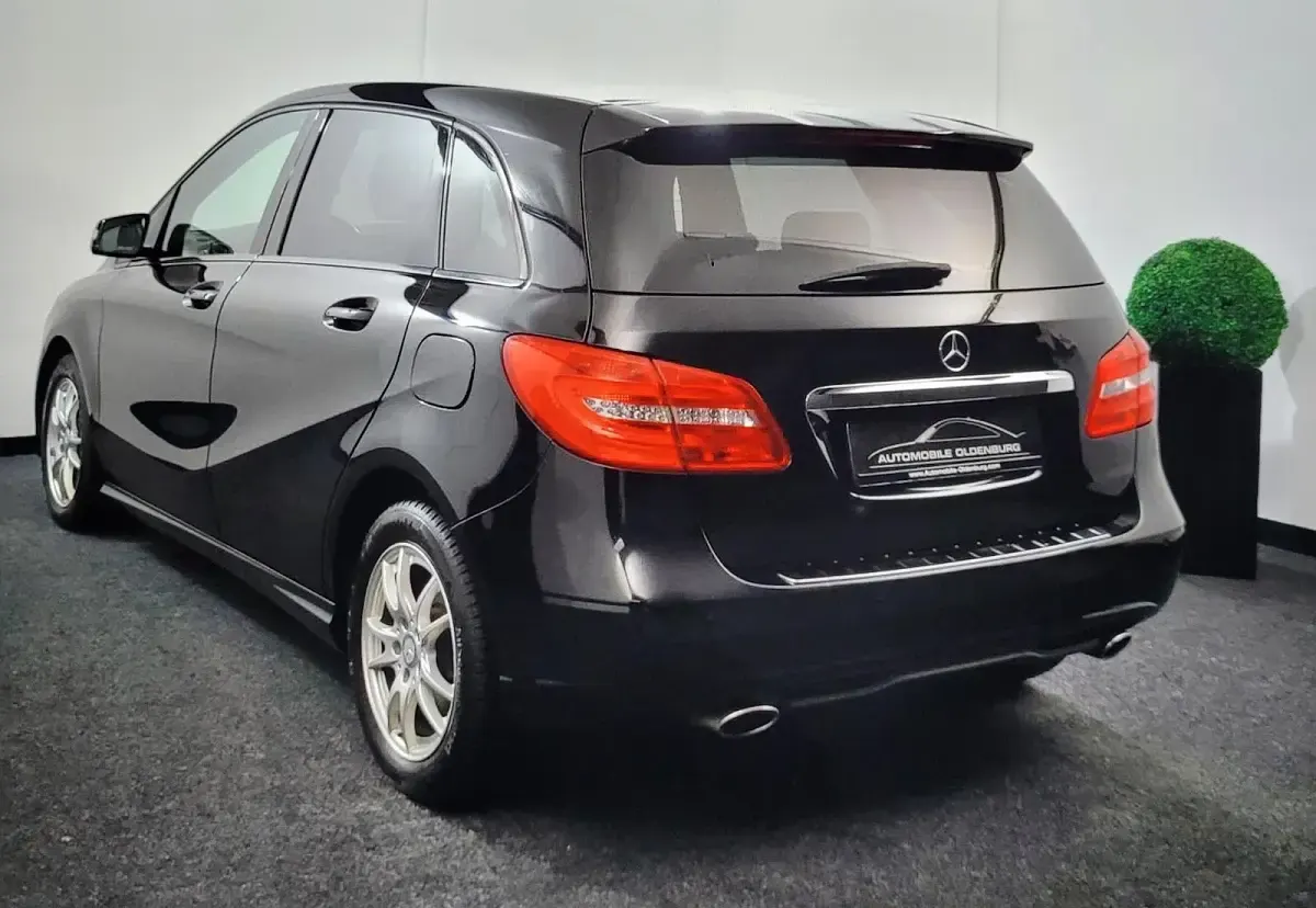 Gebraucht Mercedes B200 Night 136 PS (100 kW) 2012 Schwarz Kleinwagen