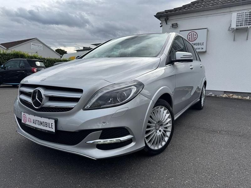 Silber Gebraucht 2013 Mercedes B200 Sport Van / Kleinbus | 12.975 € (Fairer Preis) - Bild 1/4
