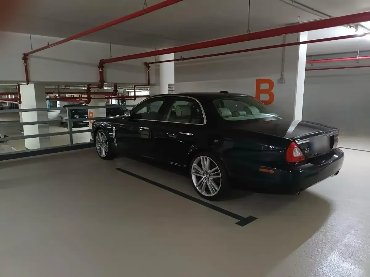 Käytetty Jaguar XJ 207 HP (152 kW) 2008 Sininen Sedan