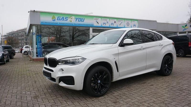 Mineralweiss metallic Gebraucht 2017 BMW X6 M Performance SUV | 36.999 € (Superpreis) - Bild 1/4