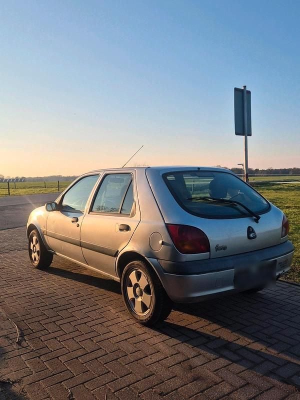 Gebraucht Ford Fiesta 2001 Silber Kleinwagen