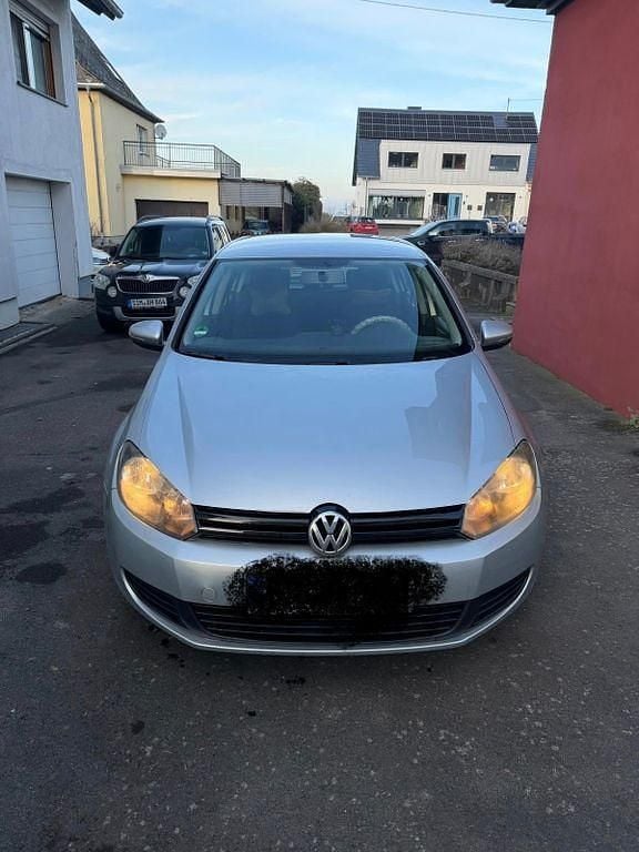 Grau Gebraucht 2011 VW Golf VI Trendline Kleinwagen | 3.900 € (Fairer Preis) - Bild 1/4